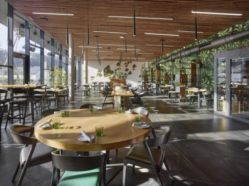 Pron&aacute;jem konferenčn&iacute; m&iacute;stnosti &ndash; kongresov&aacute; č&aacute;st restaurace (90m2)